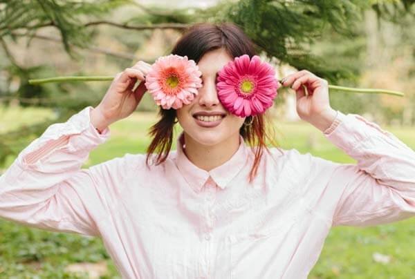  عکس در میان گل‌ها