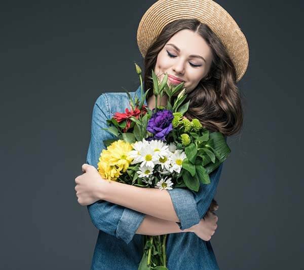  عکس در میان گل‌ها