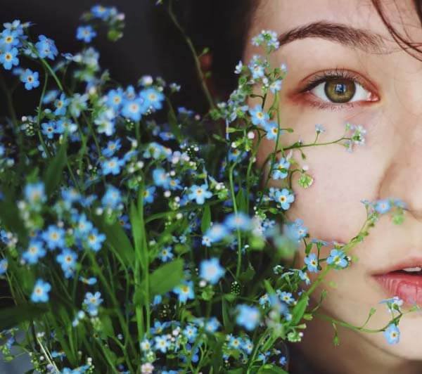  عکس در میان گل‌ها