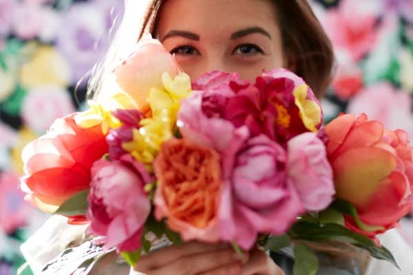  عکس در میان گل‌ها