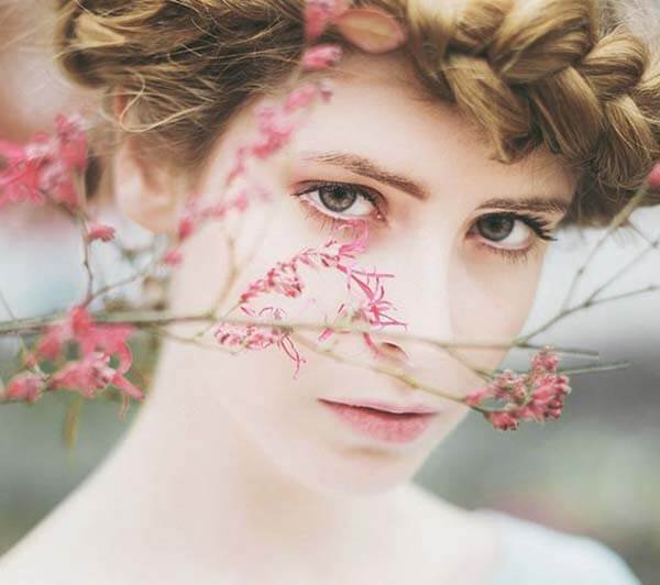  عکس در میان گل‌ها