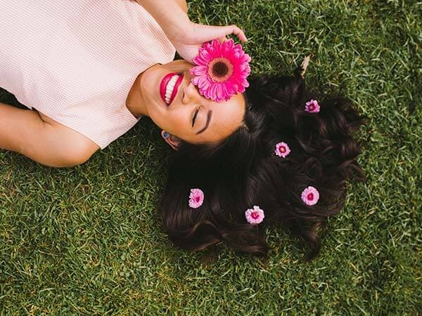  عکس در میان گل‌ها