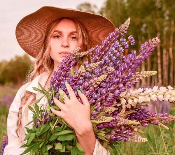  عکس در میان گل‌ها