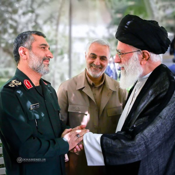  عکس سردار حاجی زاده با رهبر