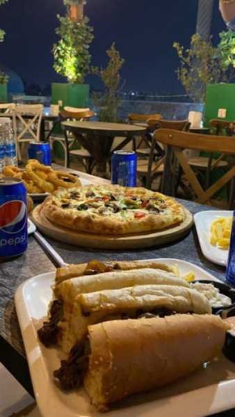  عکس پیتزا در رستوران