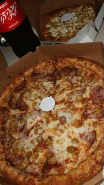  عکس پیتزا در رستوران