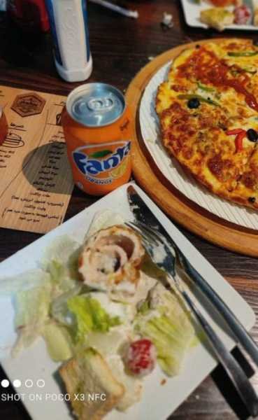  عکس پیتزا در رستوران