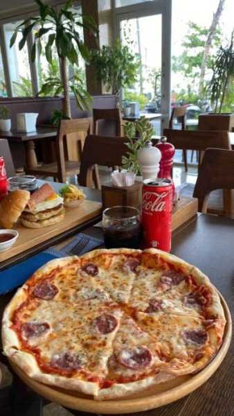  عکس پیتزا در رستوران
