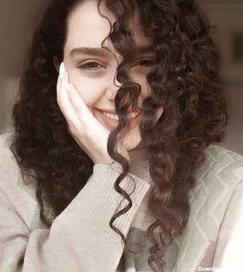  عکس دختر مو فرفری فیک