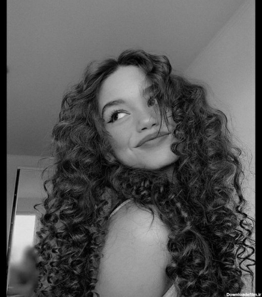  عکس دختر مو فرفری فیک