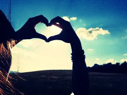  عکس دخترونه پرطرفدار انگشت قلبی