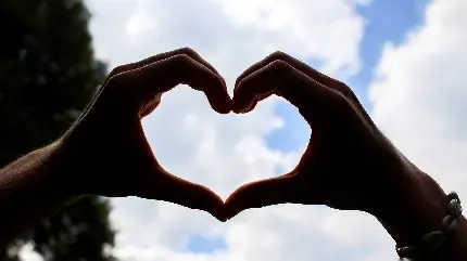  عکس دخترونه پرطرفدار انگشت قلبی