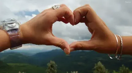  عکس قلب با دست برای پروفایل