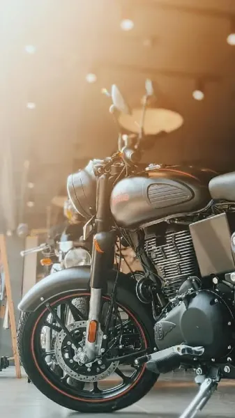  عکس زیبا از موتورسیکلت رویال انفیلد برای پس زمینه