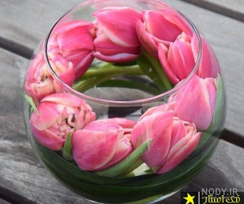  تصویر زمینه گل با گلدان شیشه ای