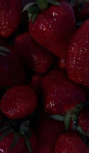  بک گراند توت فرنگی باکیفیت برای موبایل