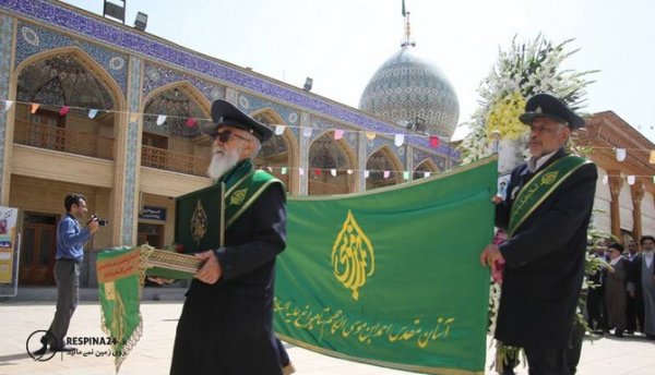  عکس شاهچراغ در شب