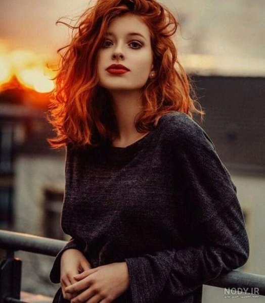  عکس زن جوان مو قرمز