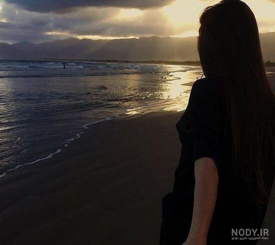 عکس تنهایی دختر بدون چهره در غروب