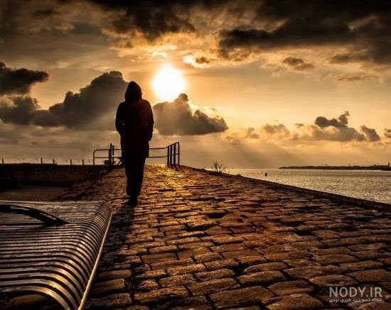  عکس پسر تنها و غمگین کنار ساحل دریا