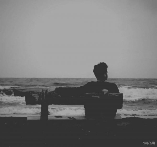 عکس پسر کنار دریا