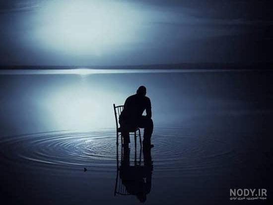 عکس مرد تنها در غروب