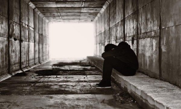 عکس مرد تنها در غروب