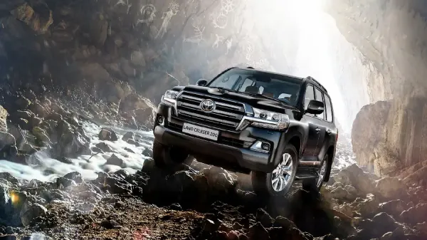 عکس تویوتا برای تصویر زمینه