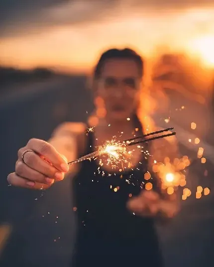 بک گراند کاپ کیک تولد با فشفشه های روشن