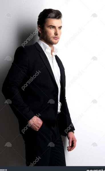 عکس مرد با کت و شلوار