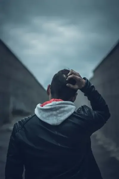  عکس بک گراند پسرانه غمگین