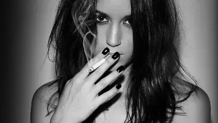  عکس پروفایل دختر فانتزی سیگاری