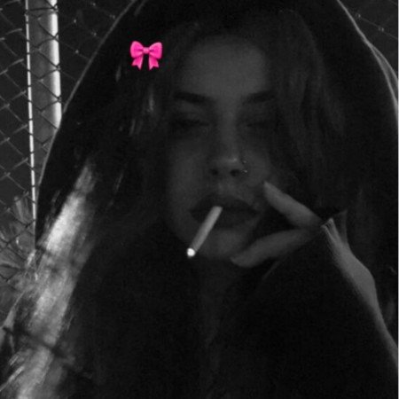 عکس دختر سیگاری فیک