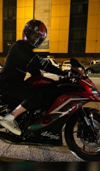  تصویر زمینه دختر با موتور سنگین