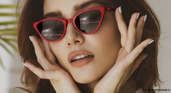 عکس دختر با عینک دودی شیک
