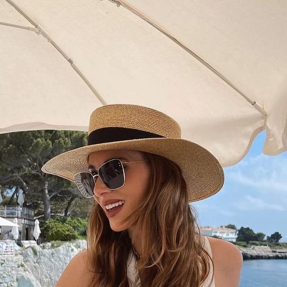  عکس دختر با عینک دودی و کلاه