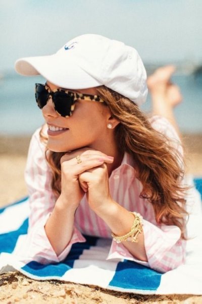  عکس دختر با عینک دودی و کلاه