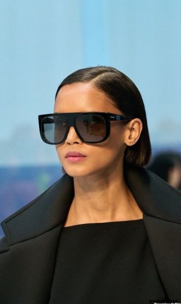  عکس دختر با عینک دودی برای پروفایل