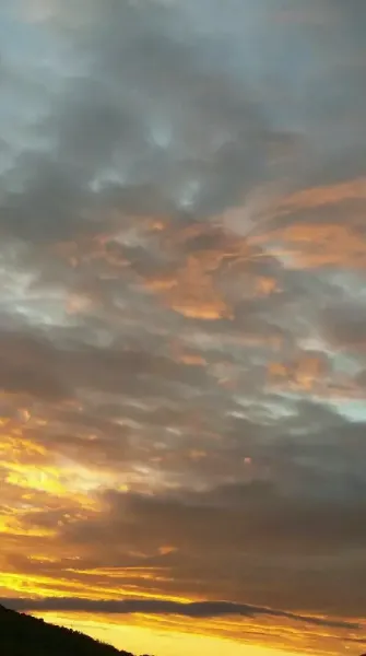  والپیپر آسمان آبی با ابر های سفید