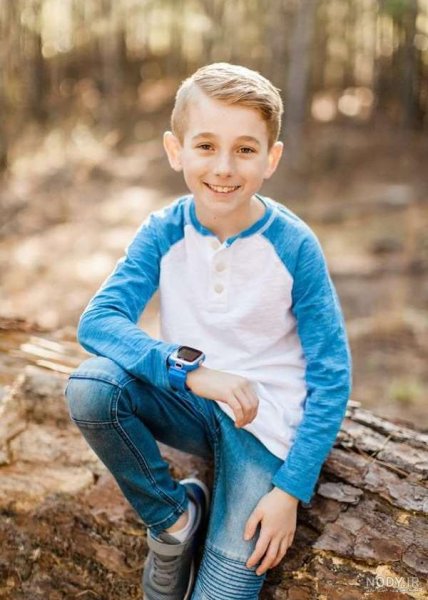 ژست عکس دختر بچه در طبیعت