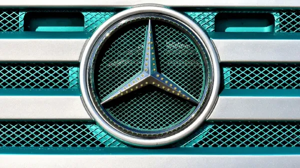  عکس آرم بنز برای تصویر زمینه