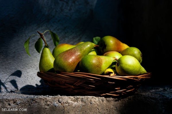 عکس گلابی نصف شده