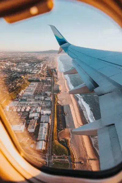  بک گراند آسمان آبی و پرواز هواپیما