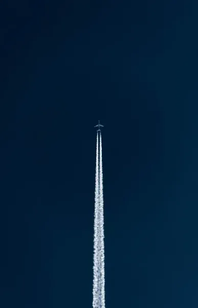  بک گراند آسمان آبی و پرواز هواپیما