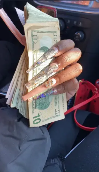  عکس دختر زیبا و طبیعی برای پس زمینه گوشی