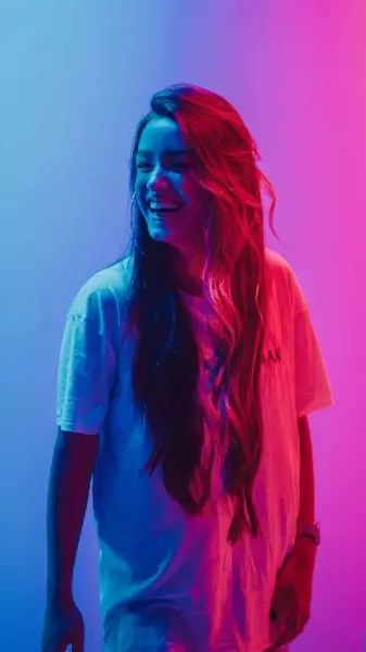 عکس دختر در طبیعت واقعی