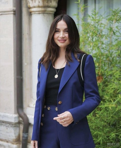 بیوگرافی آنا د آرماس