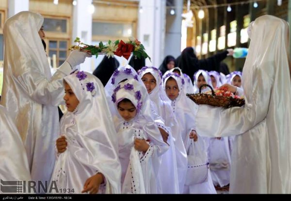 عکس جشن تکلیف دخترانه در منزل