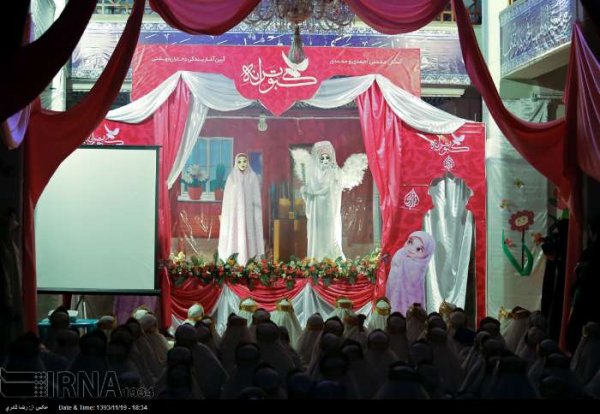 عکس جشن تکلیف دخترانه در منزل