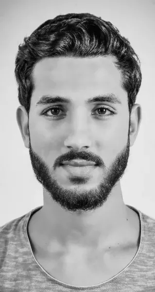 عکس پسر با ریش بلند